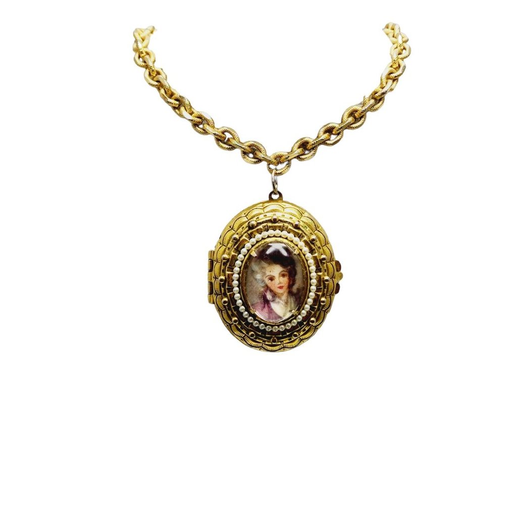Vintage Acrylic Bubble Etruscan Locket Necklace (A868)